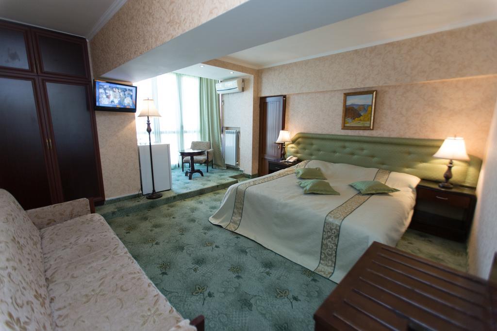 Shirak Hotel Yerevan Room photo