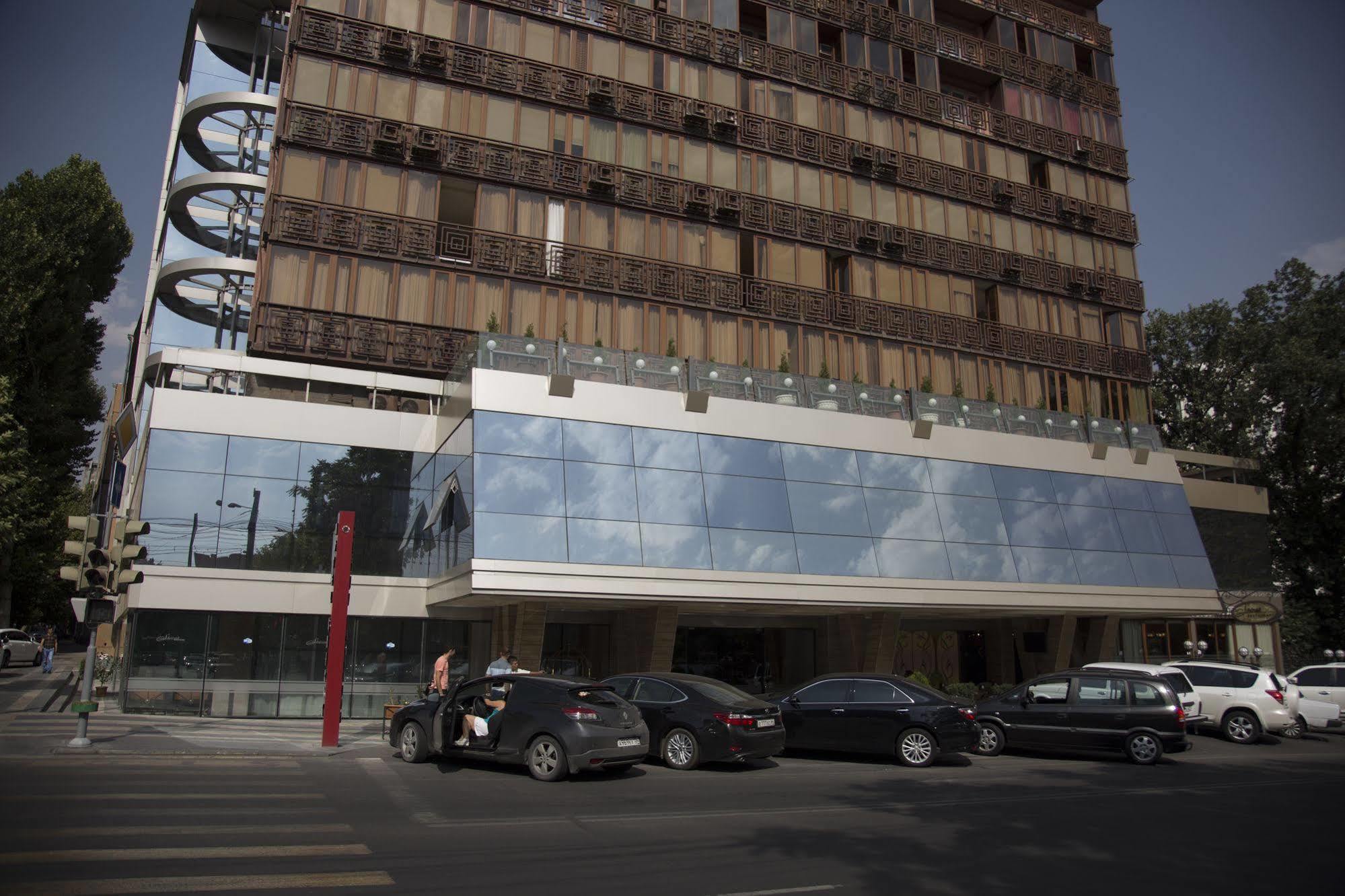 Shirak Hotel Yerevan Exterior photo